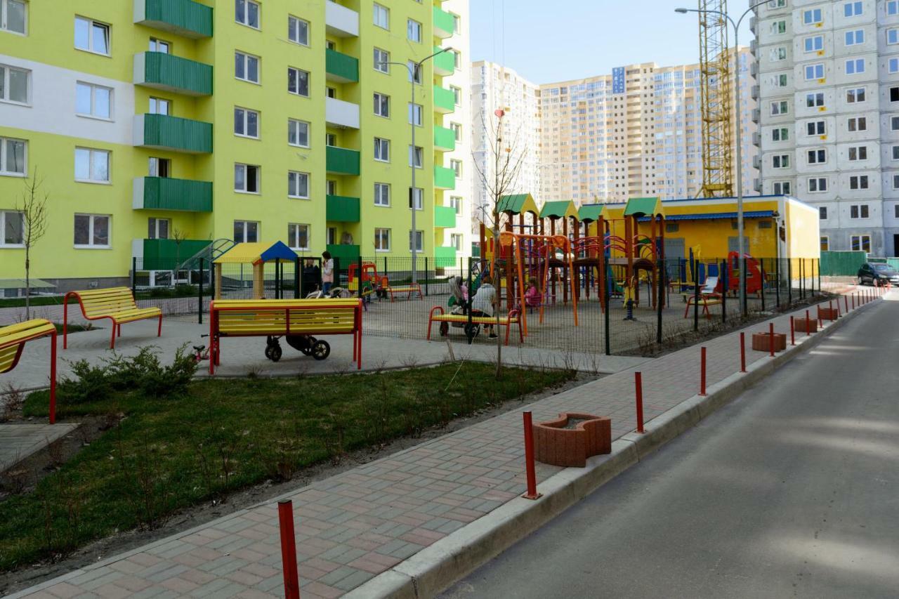 Sunny Apartments On Yulii Zdanovskoi St 36B Kiev Dış mekan fotoğraf