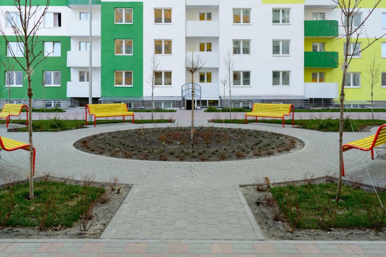 Sunny Apartments On Yulii Zdanovskoi St 36B Kiev Dış mekan fotoğraf