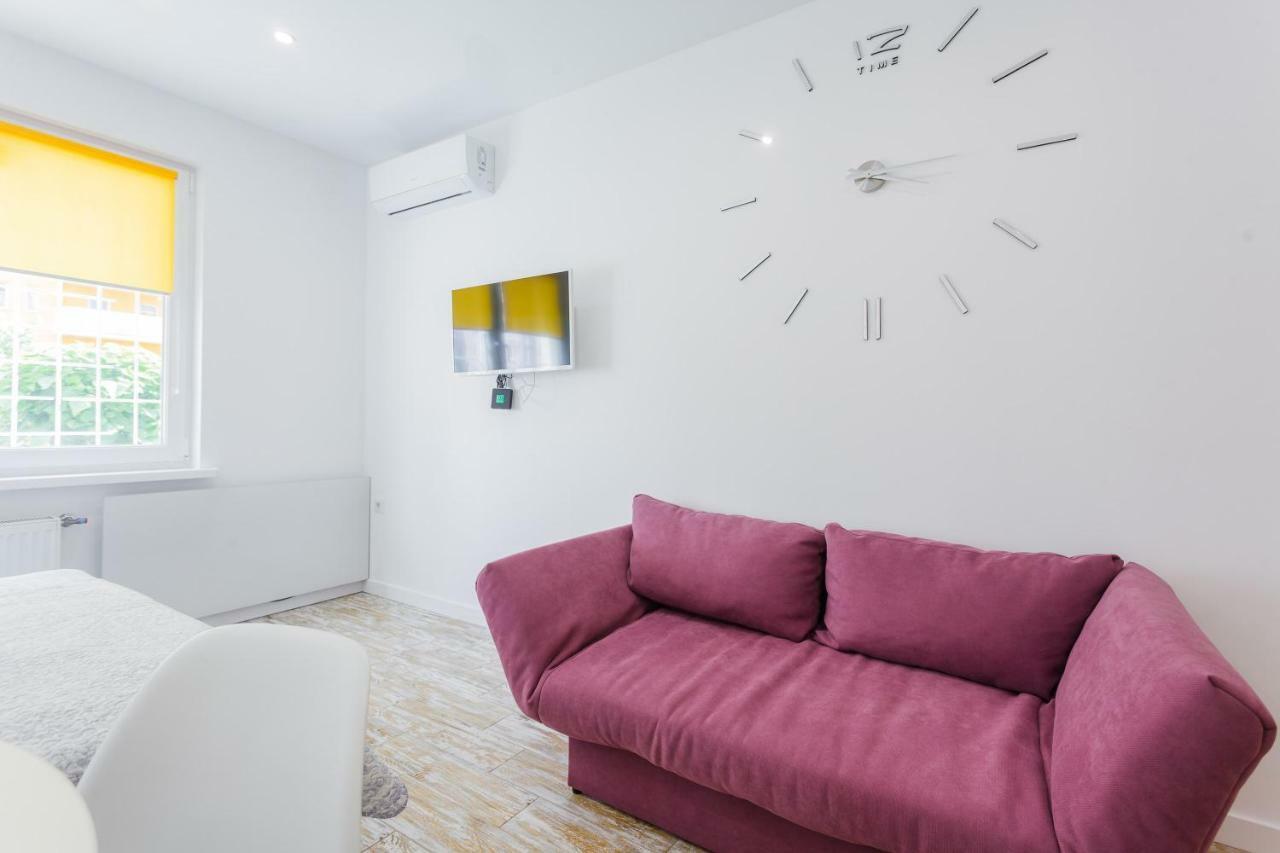 Sunny Apartments On Yulii Zdanovskoi St 36B Kiev Dış mekan fotoğraf